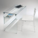 Bureau d'ordinateur en verre